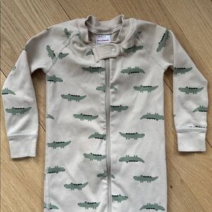 Hanna Andersson HannaJams Sleeper. Seagrass alligator on pumice.